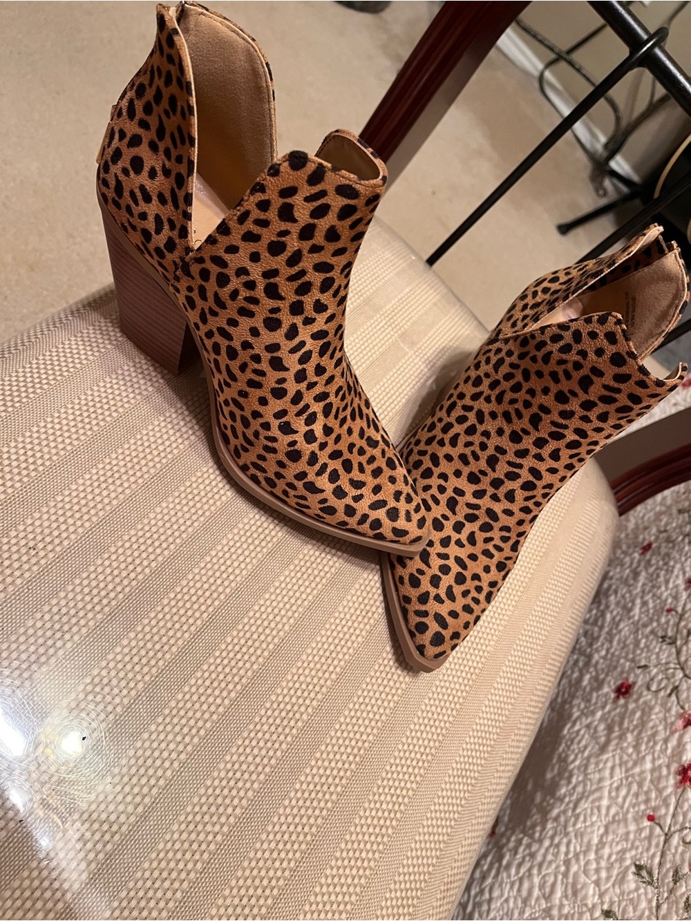 BAMBOO Leopard Print Pointed Toe Block Heel Ankle Booties - Tan & Black
